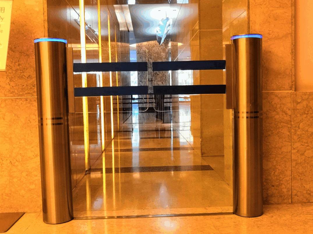 Pintu Swing Gate Supermarket Otomatis Sensor Induksi Tiang Ganda Pintu Masuk Ritel